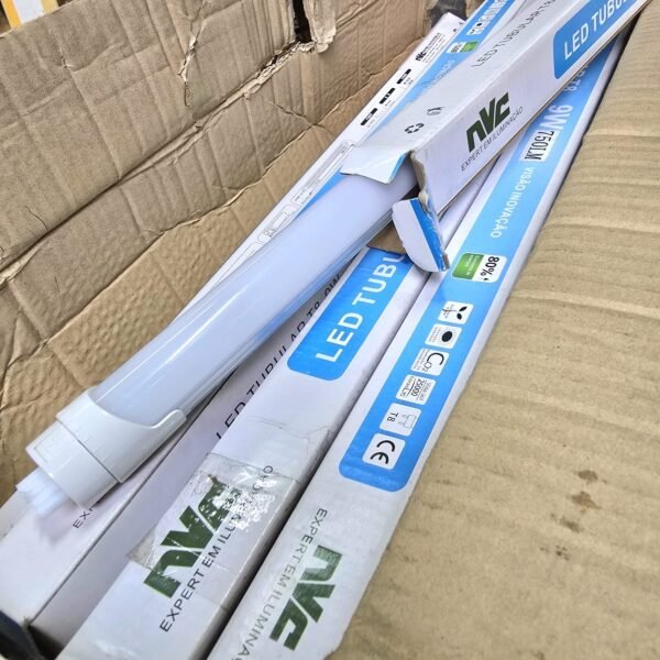 Lote # 56 Caja con 33 Tubos LED LED 0.6m