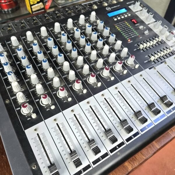Lote #102 Consola Soundbarrier MX8.USB