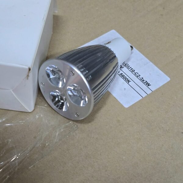 Lote # 32 Caja con 30 dicroicas LED
