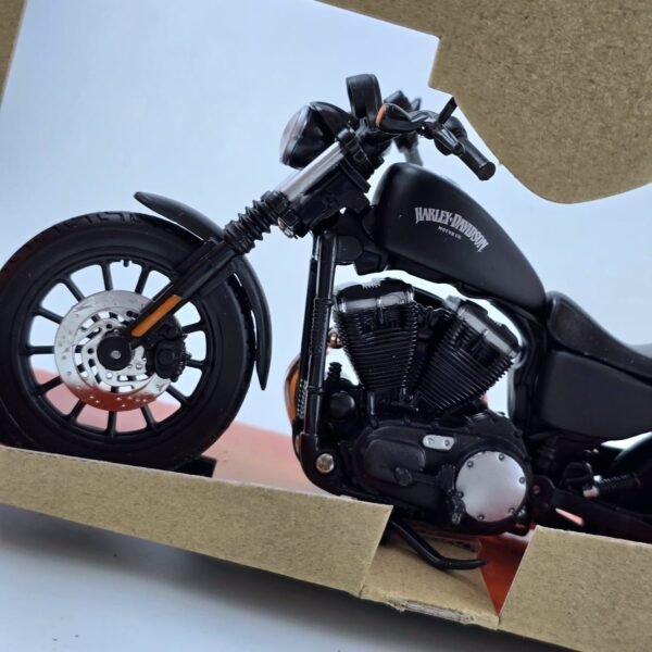 Lote #151 Harley Davadson Sportster 883, escala 1:12 - Imagen 2