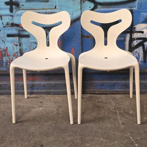 Lote # 30 Par de sillas italianas de diseño Área51