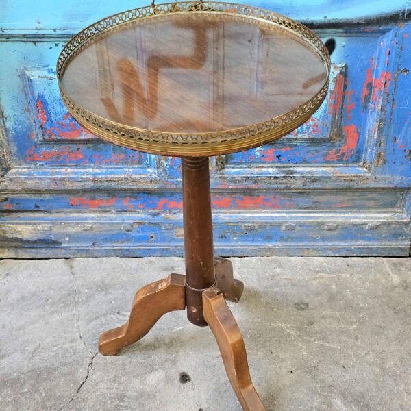 Lote # 10 Mesa de sala en madera y bronce