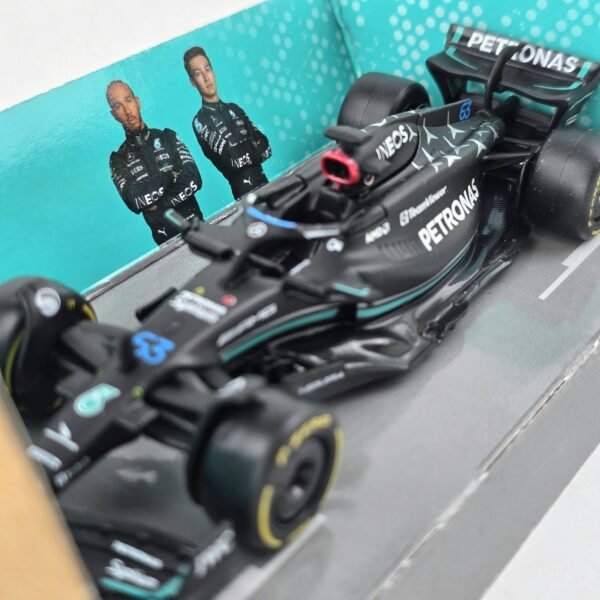 Lote # 33 Mercedes Benz, George Russell, Escala 1:43 - Imagen 5