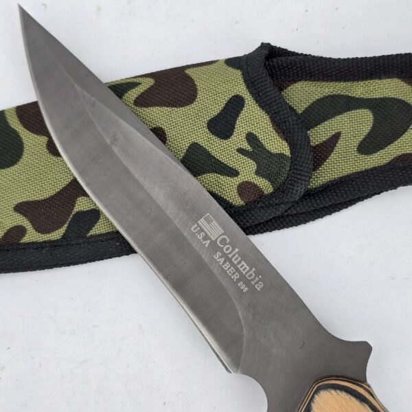 Lote #205 Cuchillo con vaina