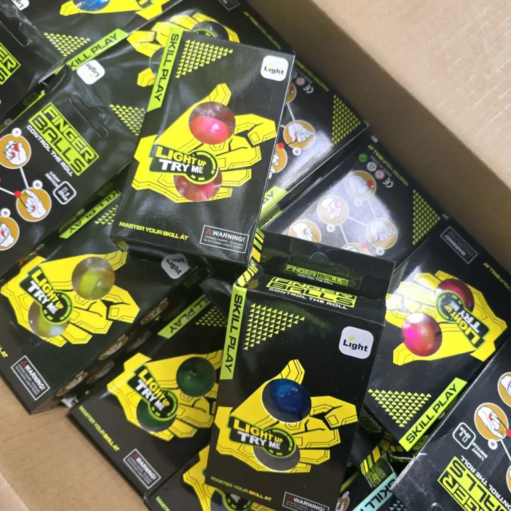 Caja llena de paquetes de juguetes Finger Balls con luces, para habilidad y destreza. by Remates Narvaja