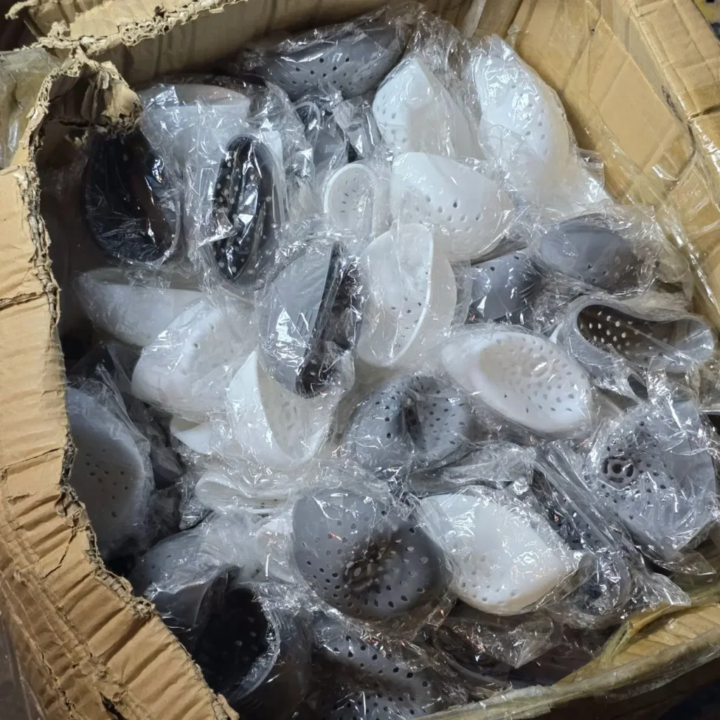 Coladores de desagüe de fregadero en colores surtidos. by Remates Narvaja