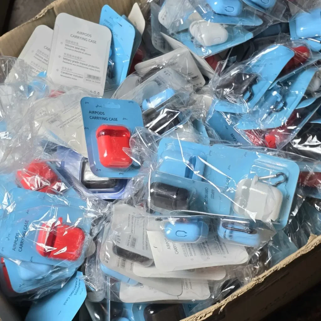 Fundas para AirPods de silicona en varios colores, empaquetadas a granel. by Remates Narvaja