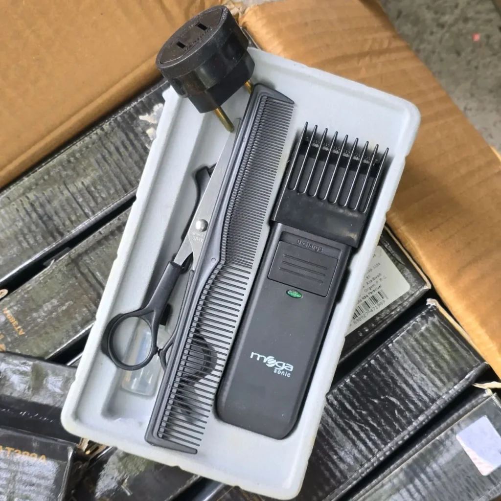 Kit cortapelos eléctrico Mega Sonic con peine, tijeras y accesorios. by Remates Narvaja