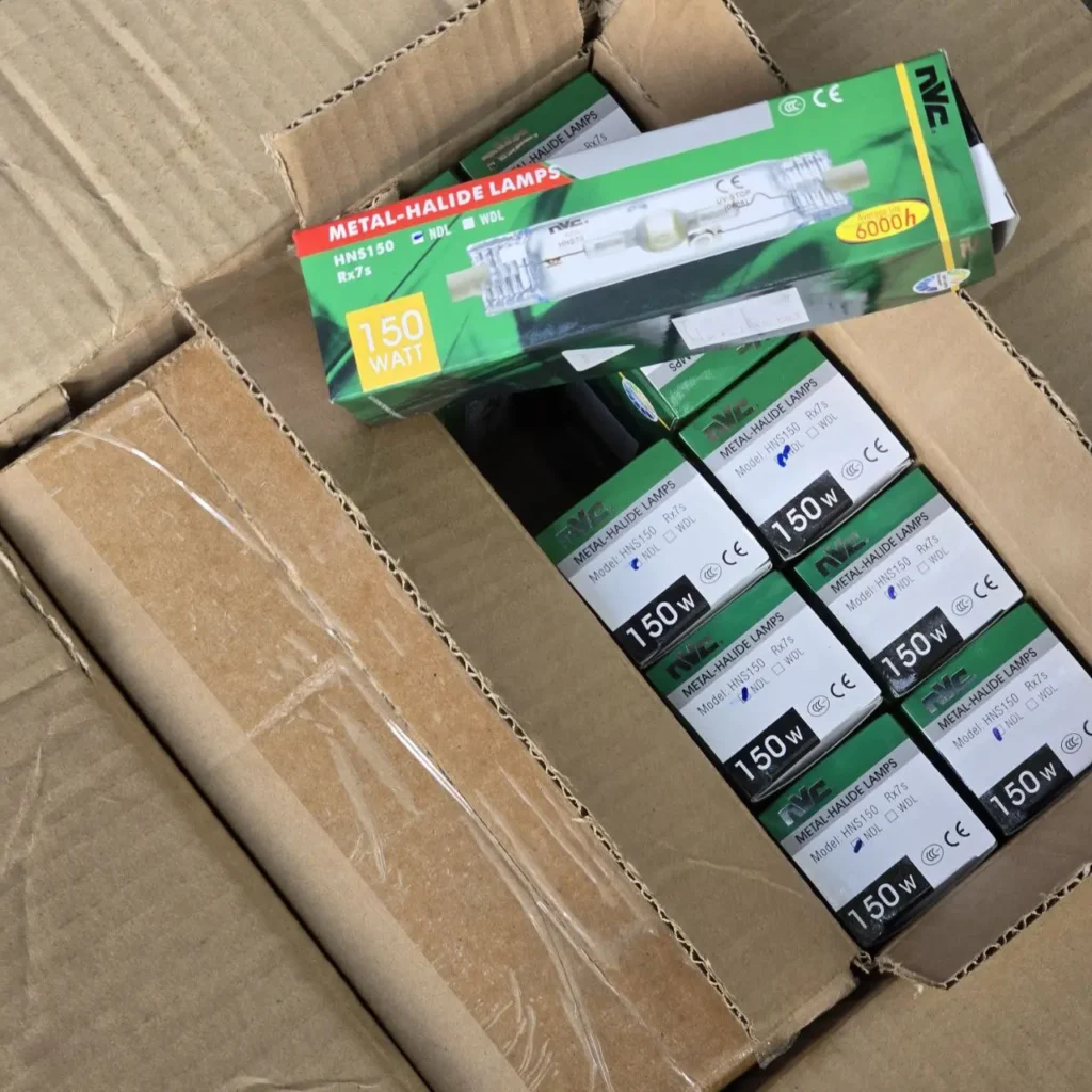 Cajas de lámparas de halogenuros metálicos NVC HNS150 Rx7s de 150W. by Remates Narvaja