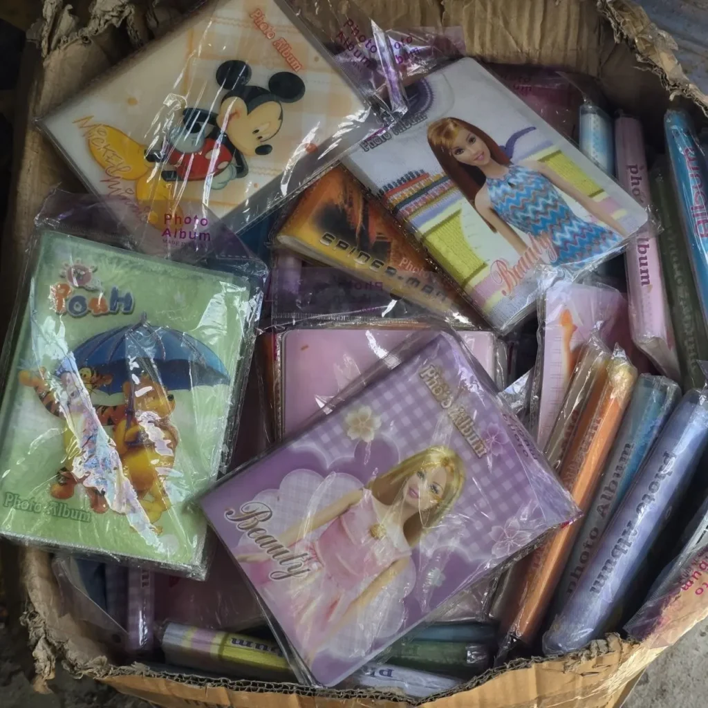 Caja de álbumes de fotos infantiles con personajes populares. by Remates Narvaja