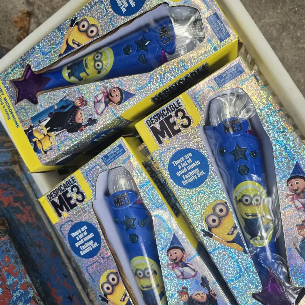 Cajas de micrófonos de juguete azules de Minions de Mi Villano Favorito 3. by Remates Narvaja