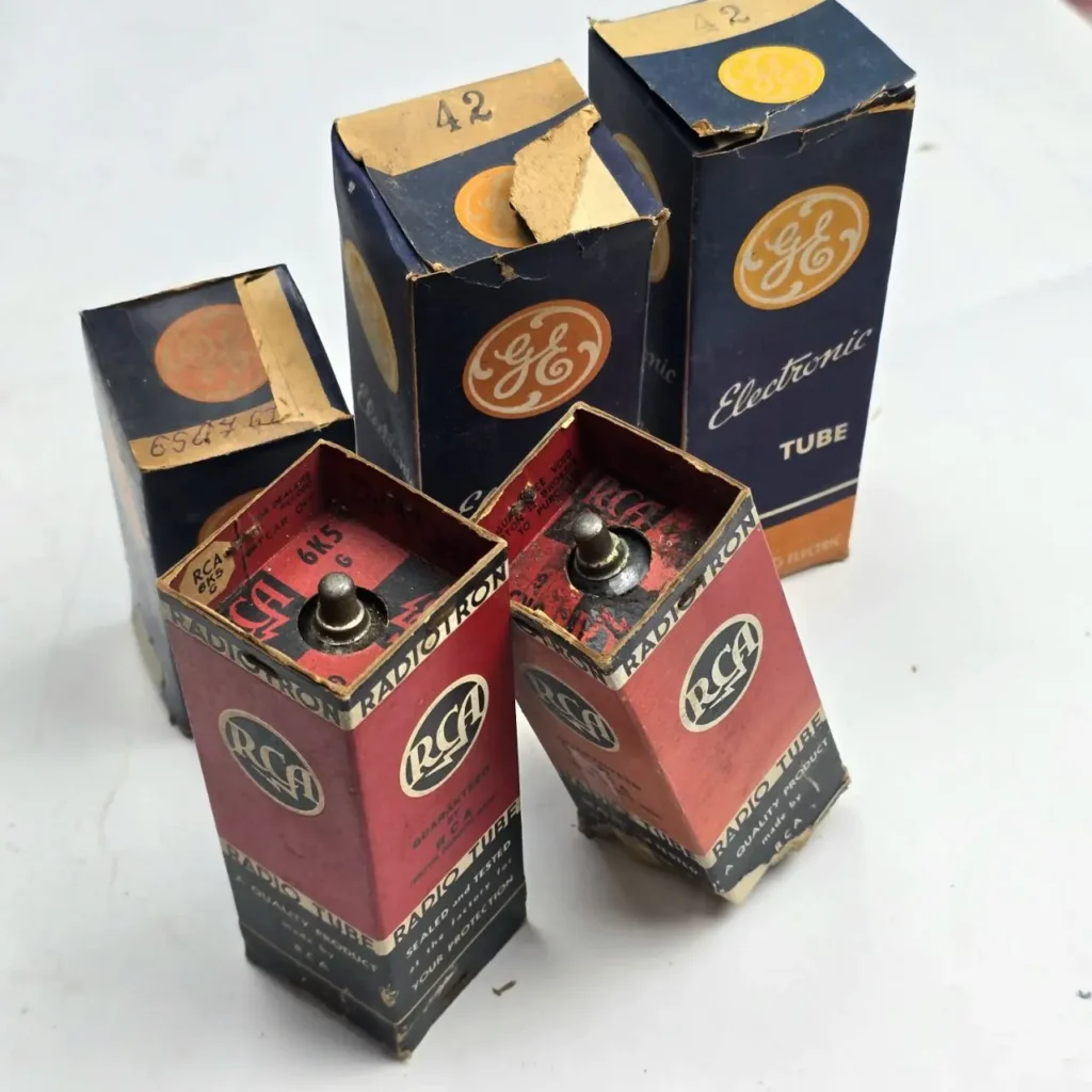 Tubos electrónicos vintage RCA Radiotron y GE en sus cajas originales. by Remates Narvaja