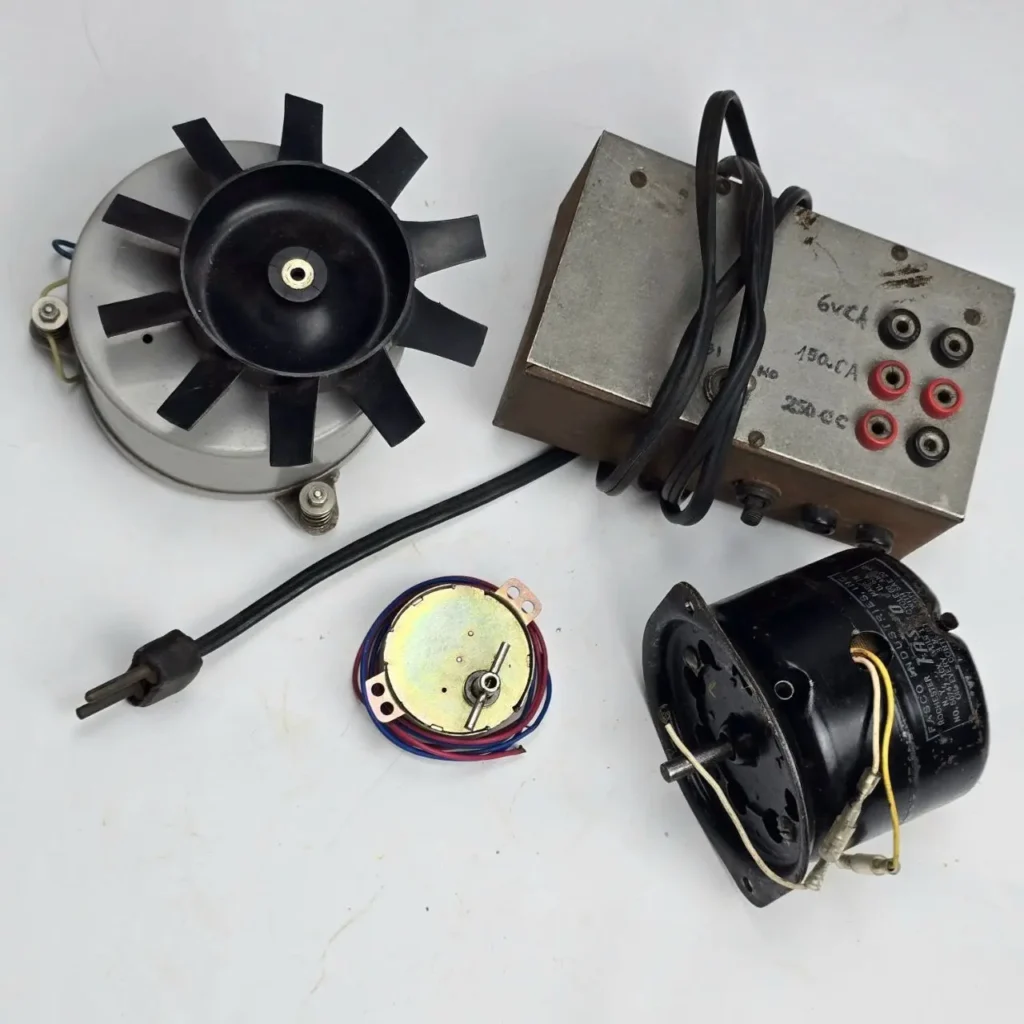 Motores eléctricos, ventilador y fuente de alimentación vintage. by Remates Narvaja