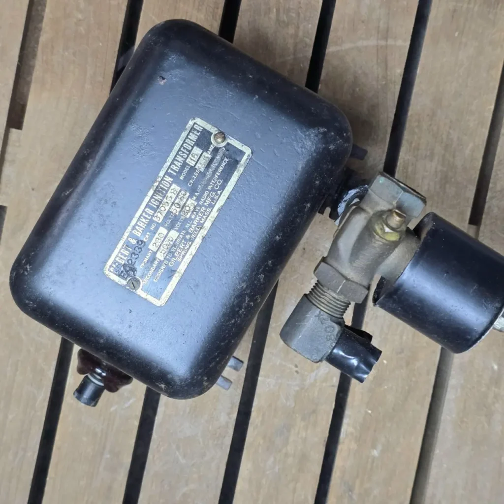 Transformador de encendido Gilbert & Barker Model 116 con válvula solenoide. by Remates Narvaja