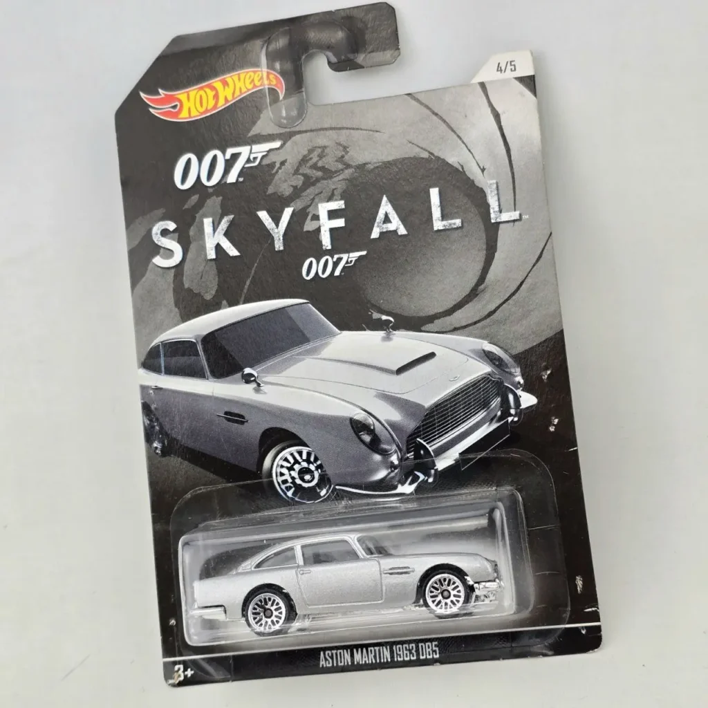 Hot Wheels 007 Skyfall Aston Martin 1963 DB5 die-cast car en empaque. by Remates Narvaja