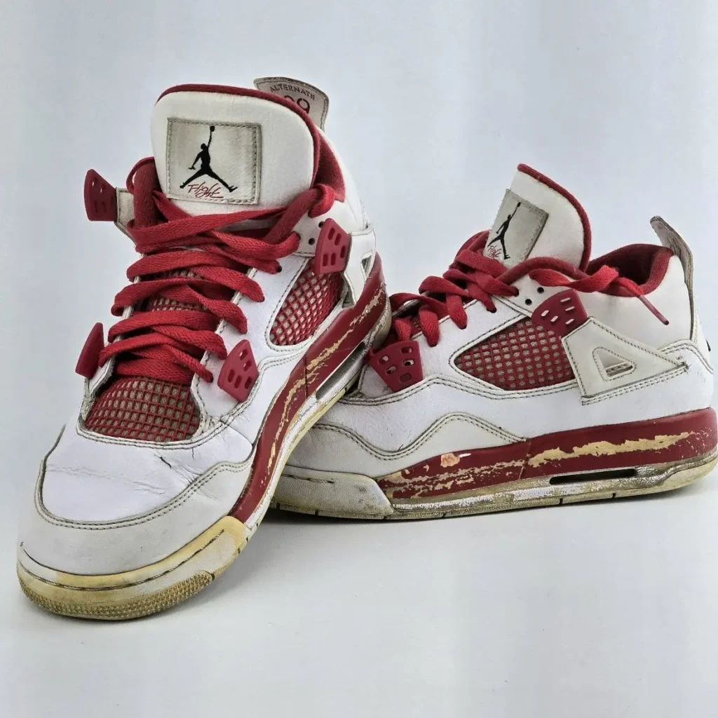 Zapatillas Air Jordan 4 Alternate blancas y rojas usadas. by Remates Narvaja
