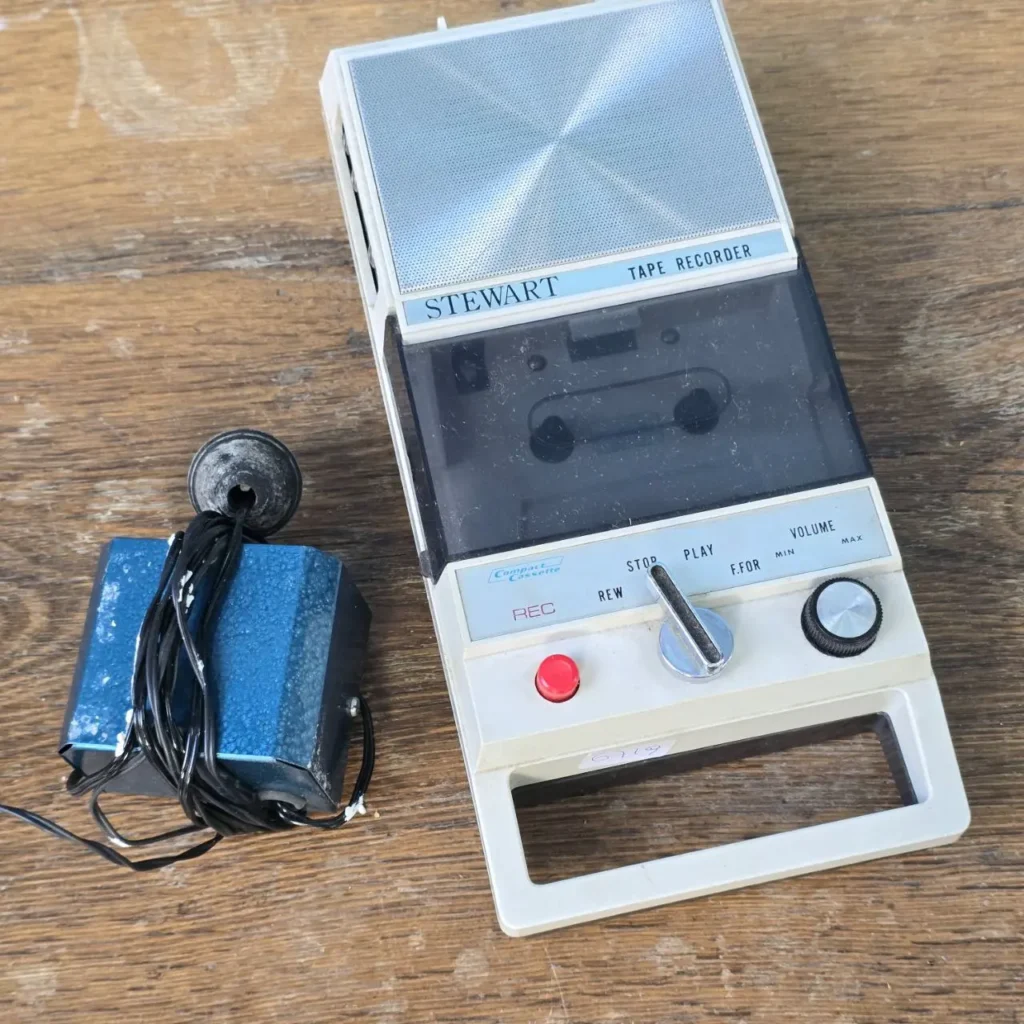 Grabadora de casetes Stewart vintage con micrófono. by Remates Narvaja
