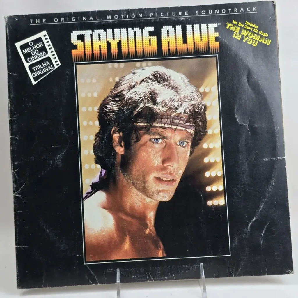 Portada del álbum de vinilo "Staying Alive The Original Motion Picture Soundtrack" con John Travolta. by Remates Narvaja