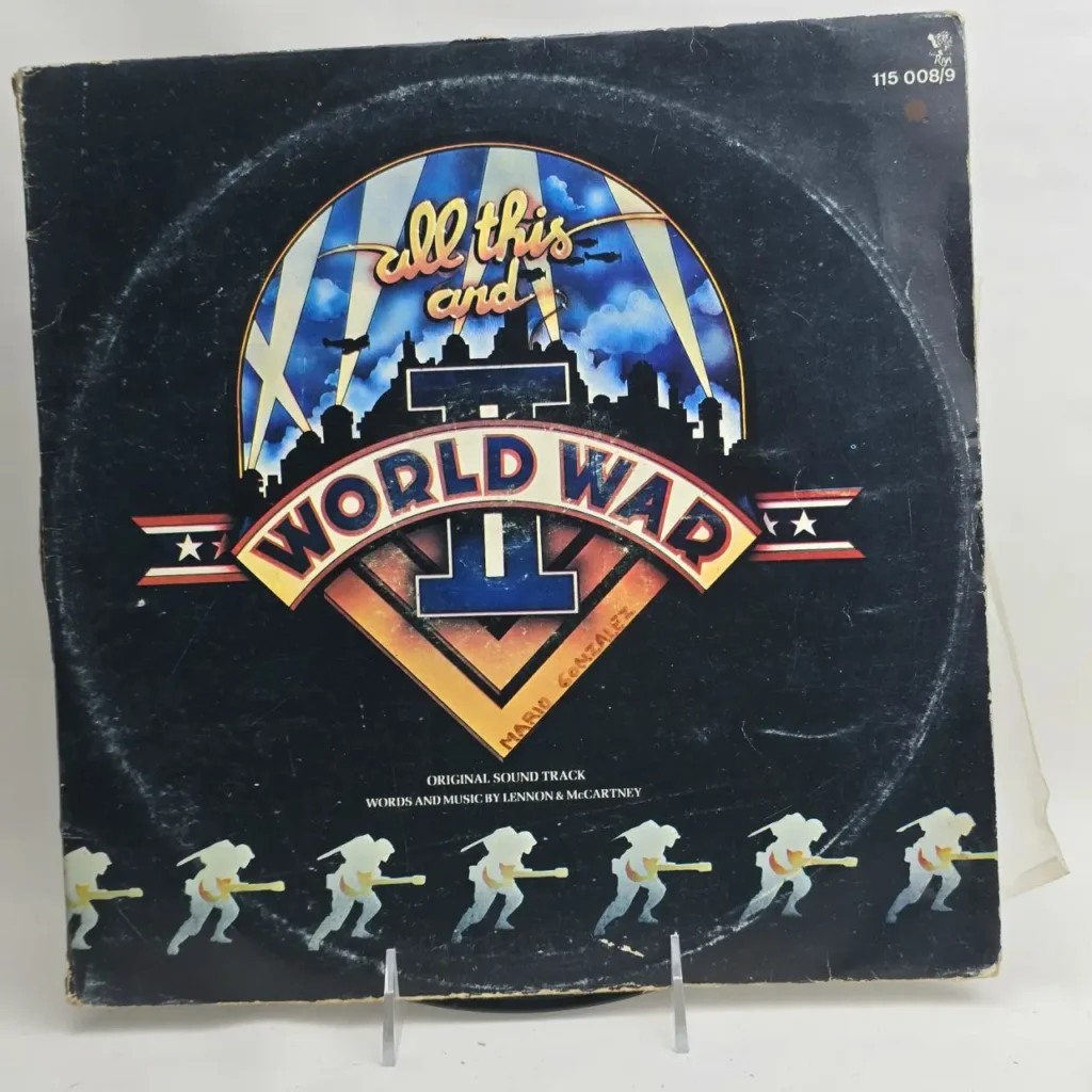 Álbum de vinilo 'All This and World War II' soundtrack, con música de Lennon & McCartney, mostrando la carátula negra con el by Remates Narvaja