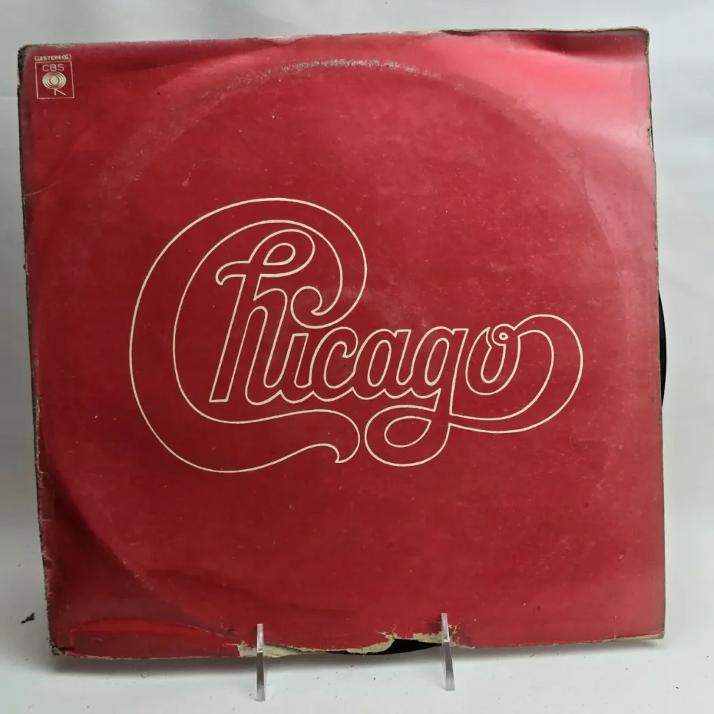 Portada de álbum de vinilo de Chicago roja con logo blanco y sello CBS. by Remates Narvaja