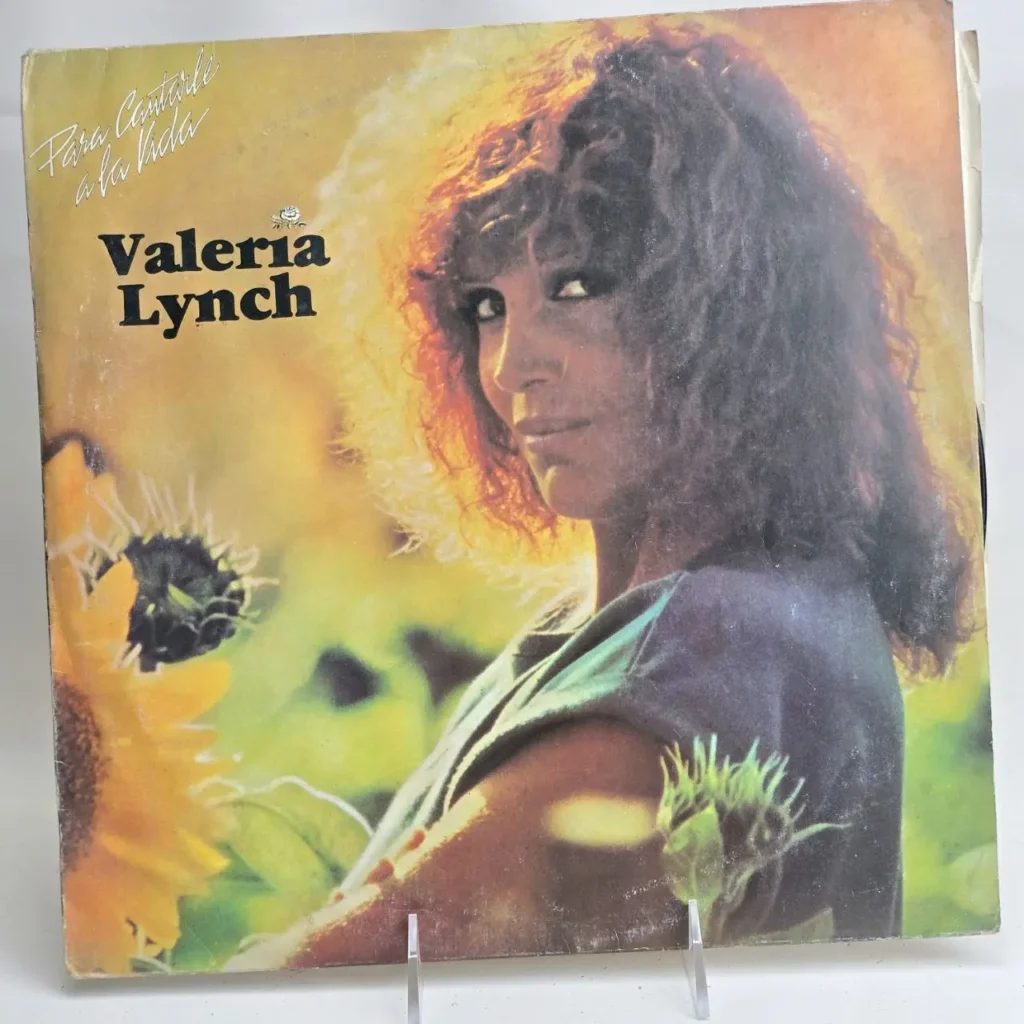 Portada de álbum Valeria Lynch "Para Cantarle a la Vida" con la artista entre girasoles. by Remates Narvaja