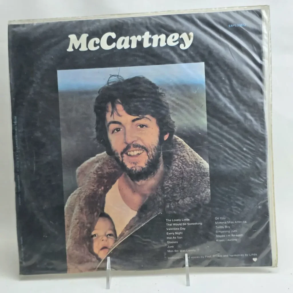 Portada del álbum McCartney con Paul McCartney y un bebé, vinilo LP sellado. by Remates Narvaja