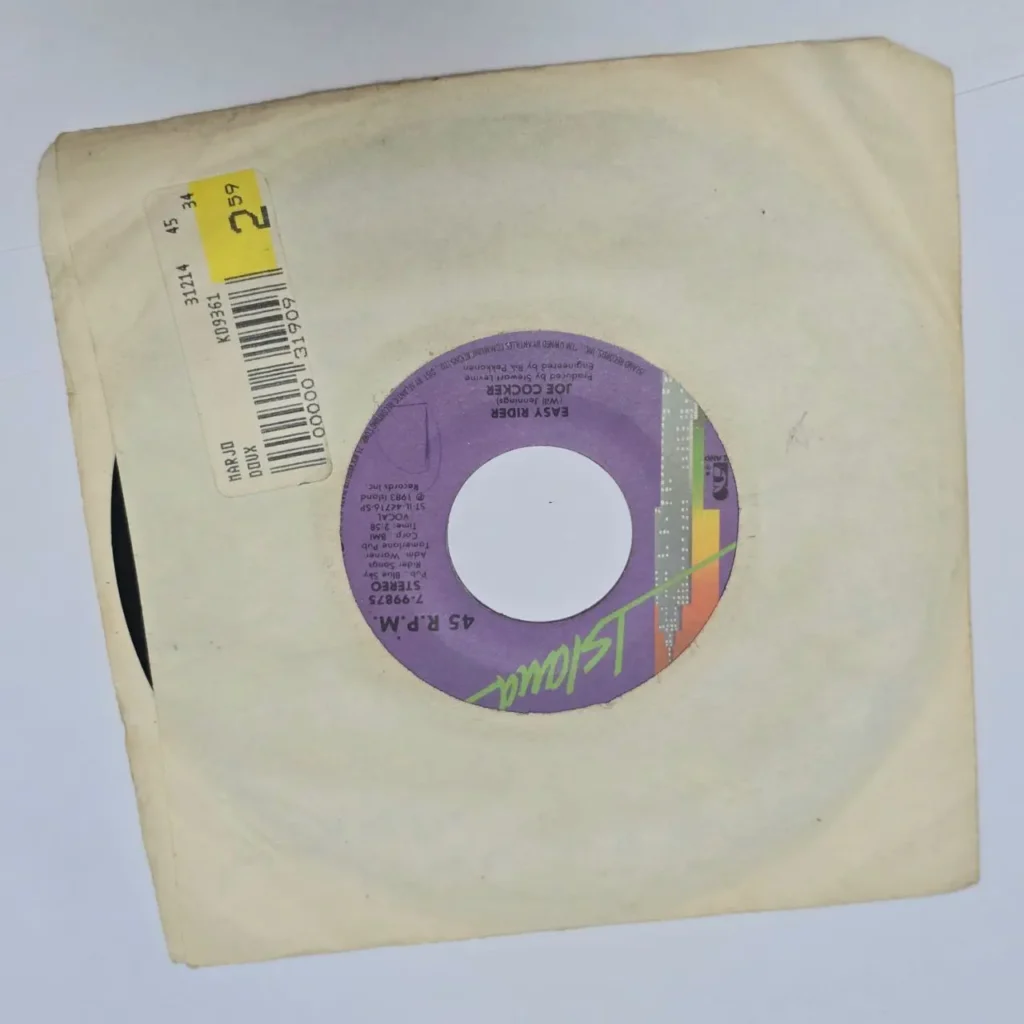Disco de vinilo 45 RPM de Joe Cocker "Easy Rider" en sello Island Records con funda de papel y etiqueta de precio. by Remates Narvaja