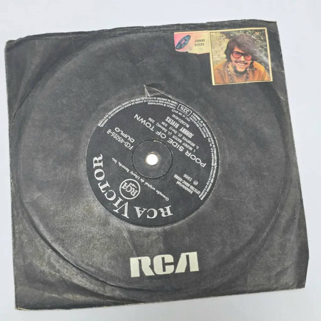 Vinilo RCA Victor de Johnny Rivers, sencillo Poor Side of Town de 1966. by Remates Narvaja