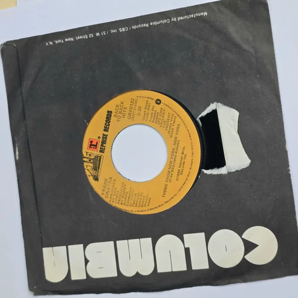 Sencillo de vinilo 45 RPM de Frank Sinatra "Theme From New York, New York" en funda de Columbia Records. by Remates Narvaja