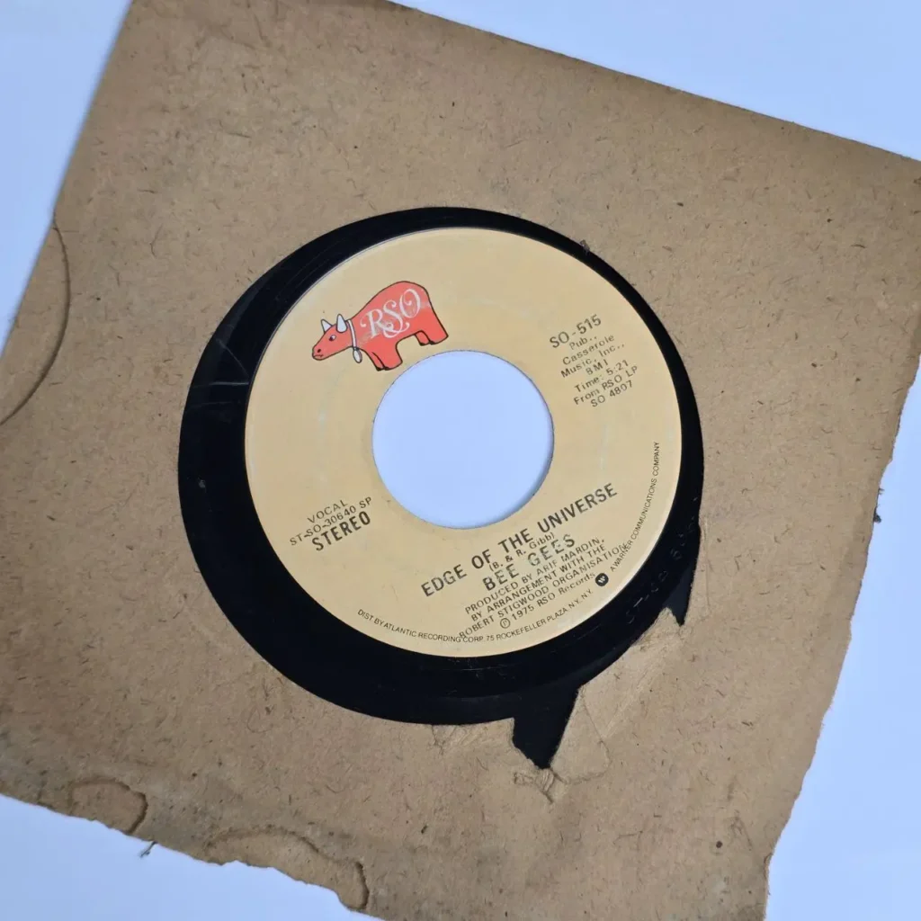 Disco de vinilo 45 RPM de Bee Gees "Edge of the Universe" de 1976, sello RSO, en by Remates Narvaja