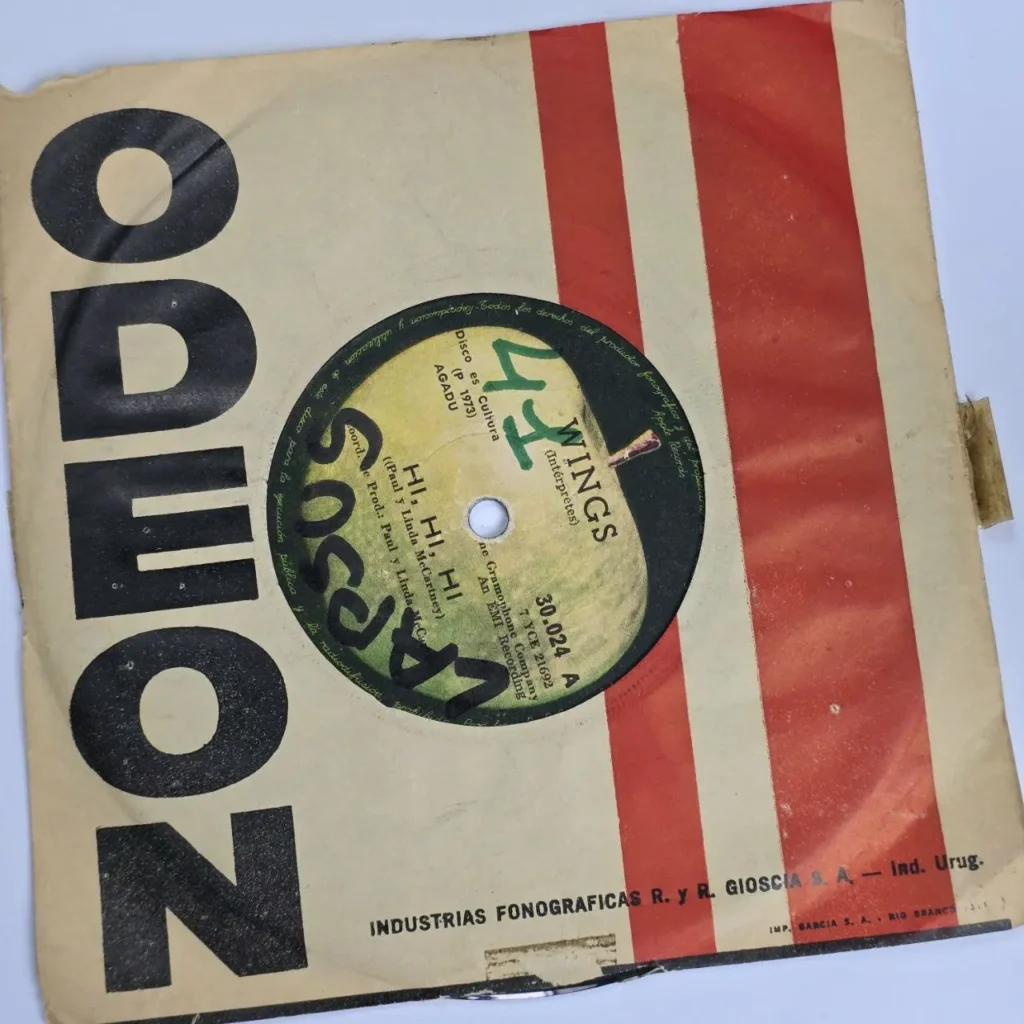 Funda de disco de vinilo vintage Odeon de Wings "Hi, Hi, Hi" de 1973 con rayas rojas by Remates Narvaja