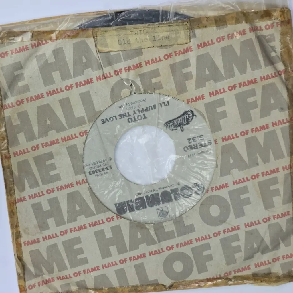 Disco de vinilo single 45 RPM de Toto "I'll Supply The Love" en funda "Hall of Fame". by Remates Narvaja