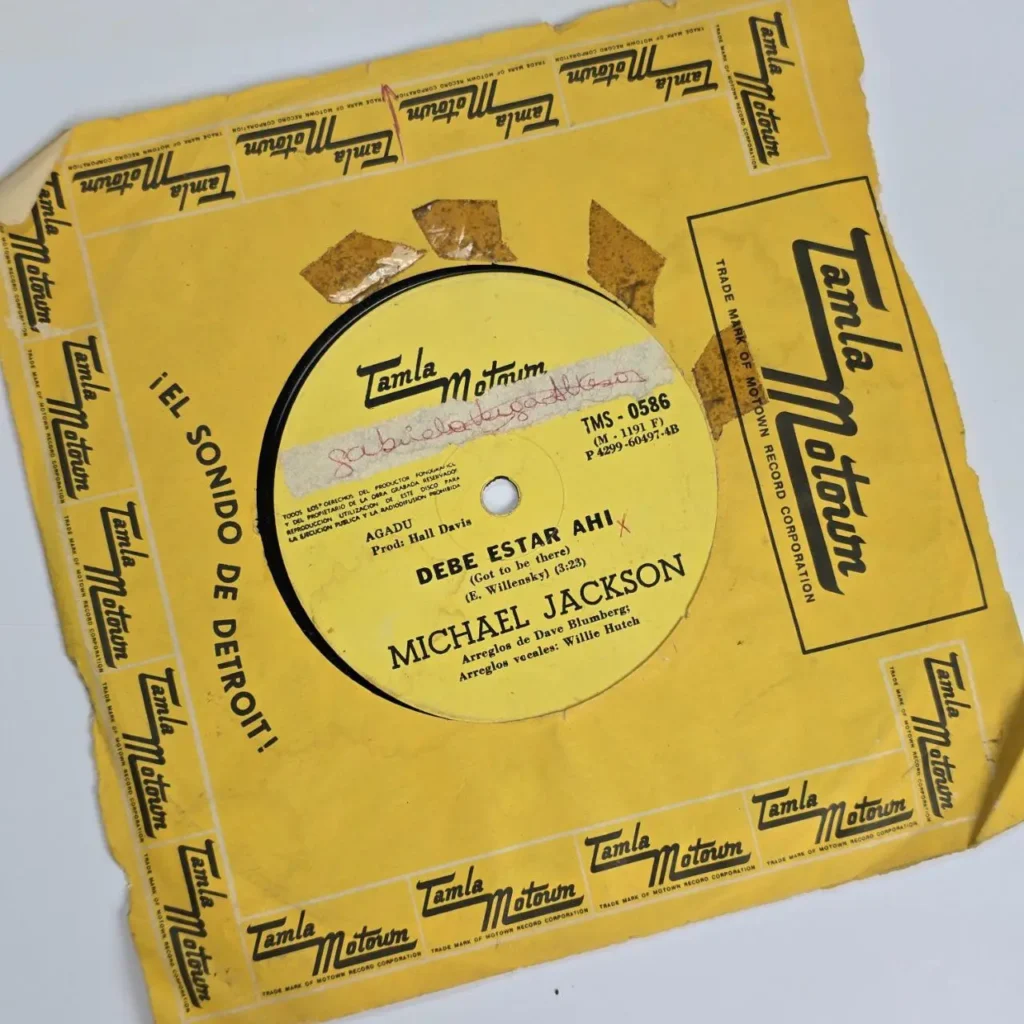 Disco de vinilo vintage de Michael Jackson "Debe Estar Ahi" (Got to Be There) en su funda amarilla original de Tamla by Remates Narvaja