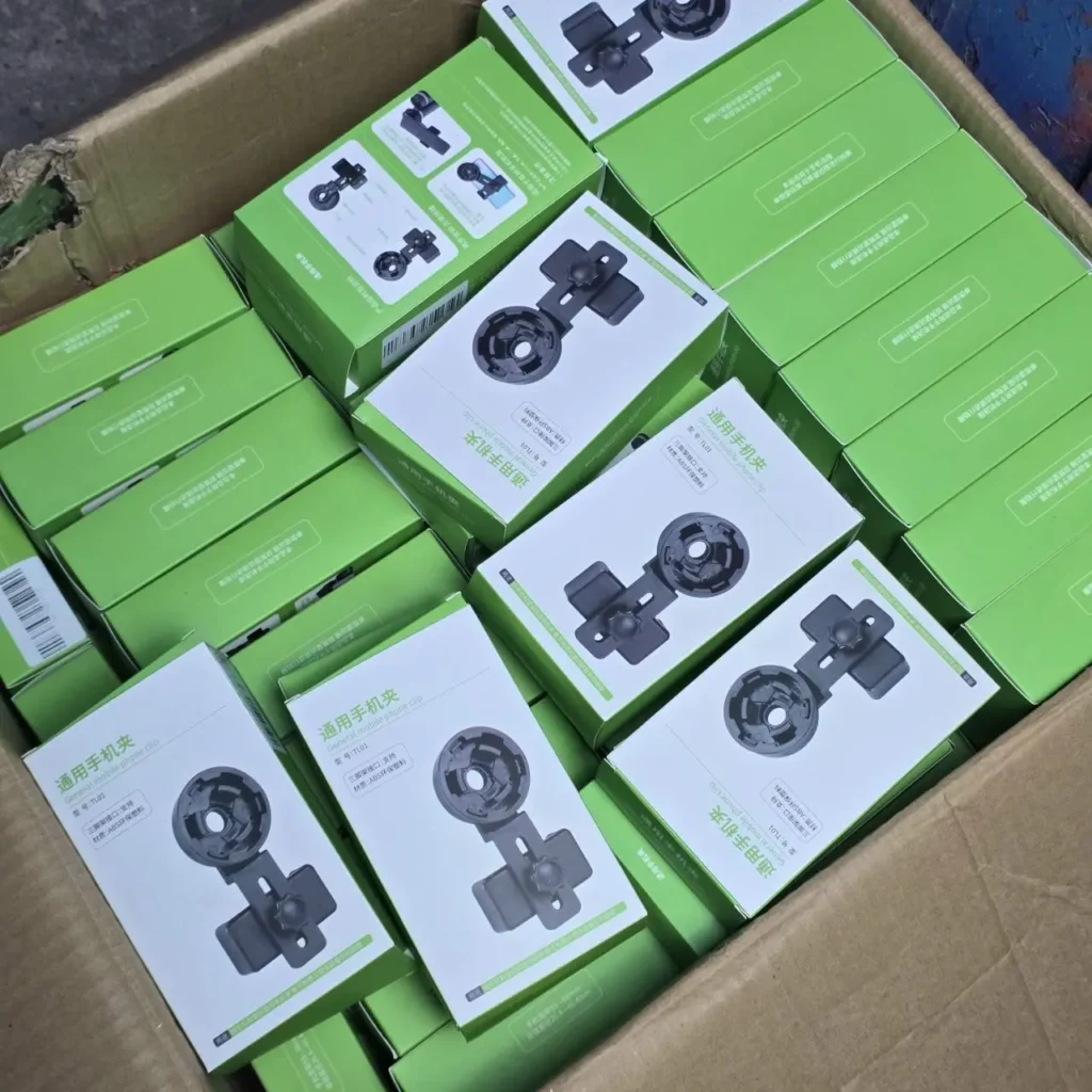 Cajas de clips universales para teléfono móvil TL01 en embalaje verde. by Remates Narvaja