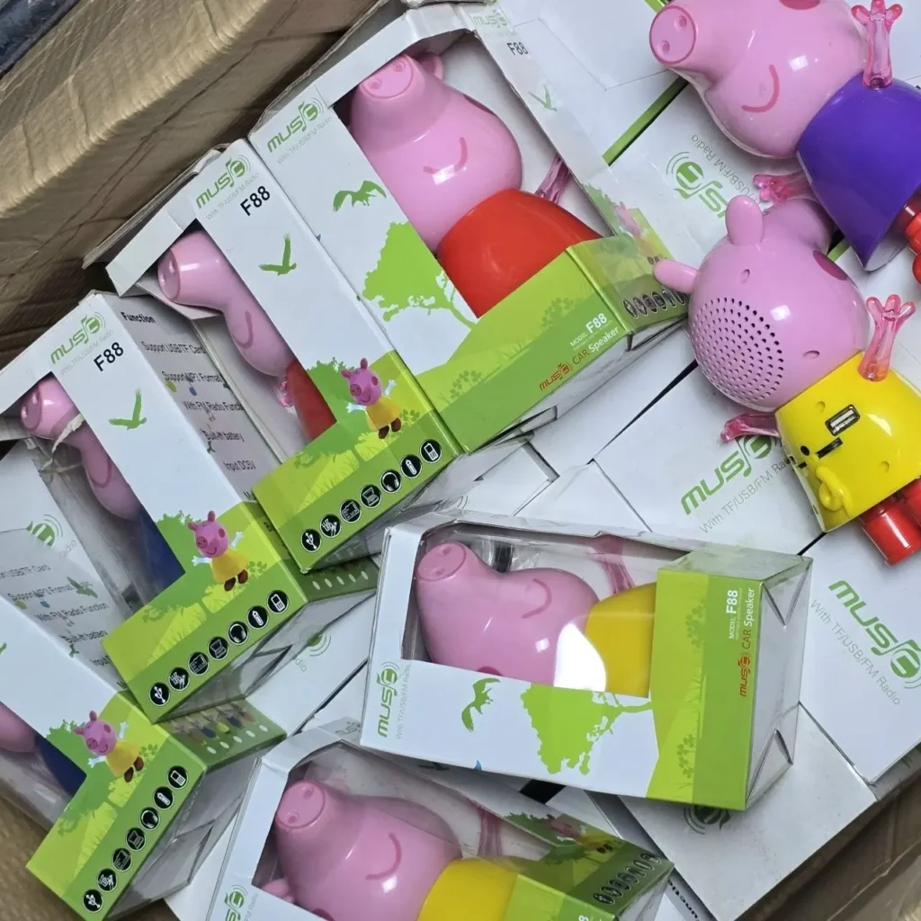 Pila de altavoces portátiles Peppa Pig con radio FM y USB. by Remates Narvaja