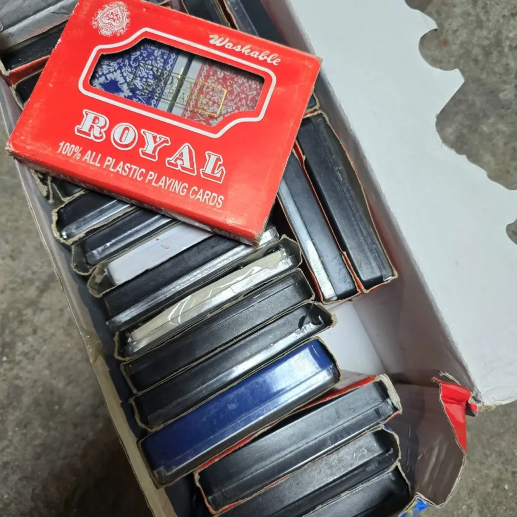Caja de naipes Royal 100% plástico lavables y otros mazos. by Remates Narvaja