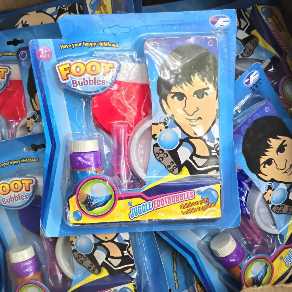 Múltiples paquetes del juguete Foot Bubbles para niños, con solución de burbujas y un personaje de fútbol. by Remates Narvaja