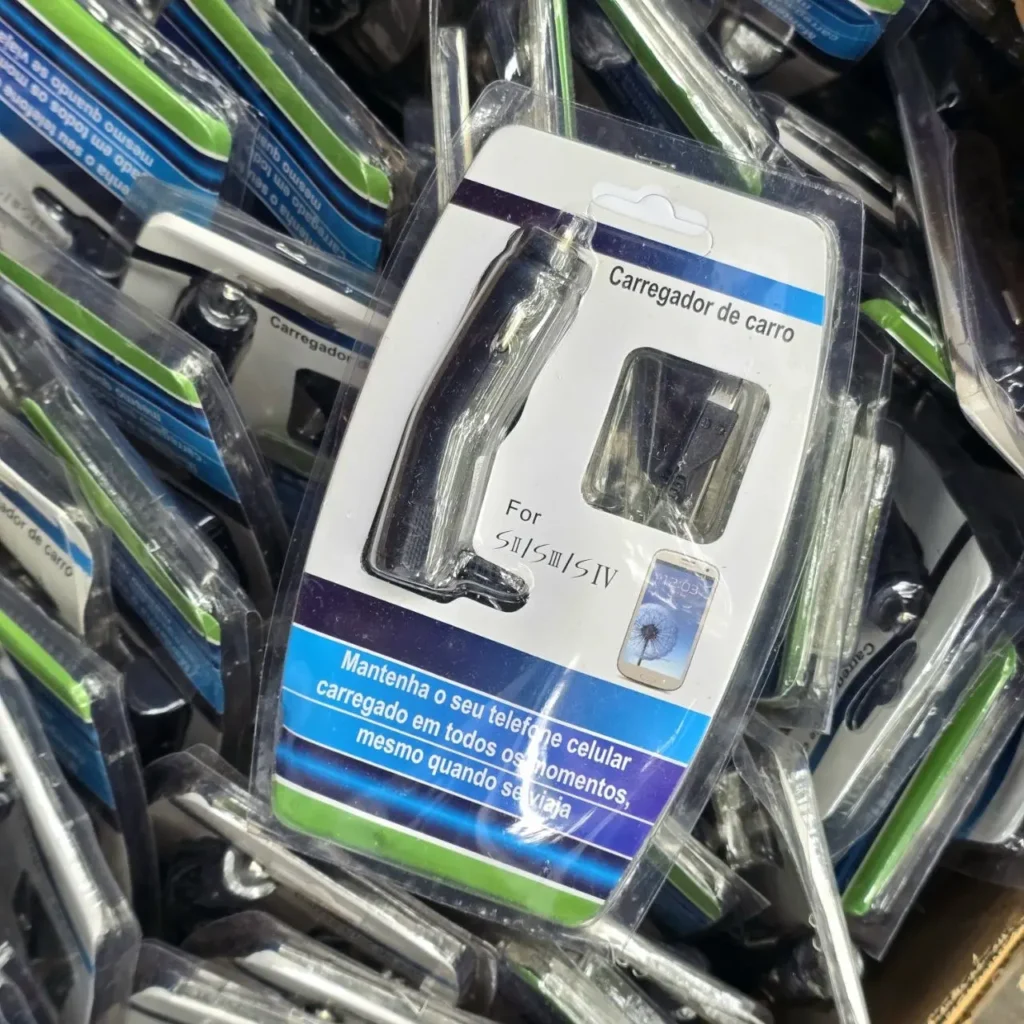 Cargador de coche para celular en su empaque, compatible con Samsung Galaxy S2, S3, S4." by Remates Narvaja