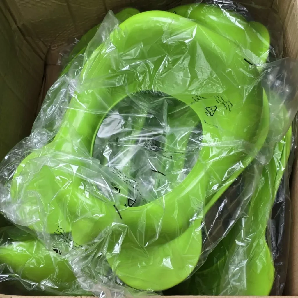Orinales infantiles de plástico verde empaquetados en una caja.** by Remates Narvaja
