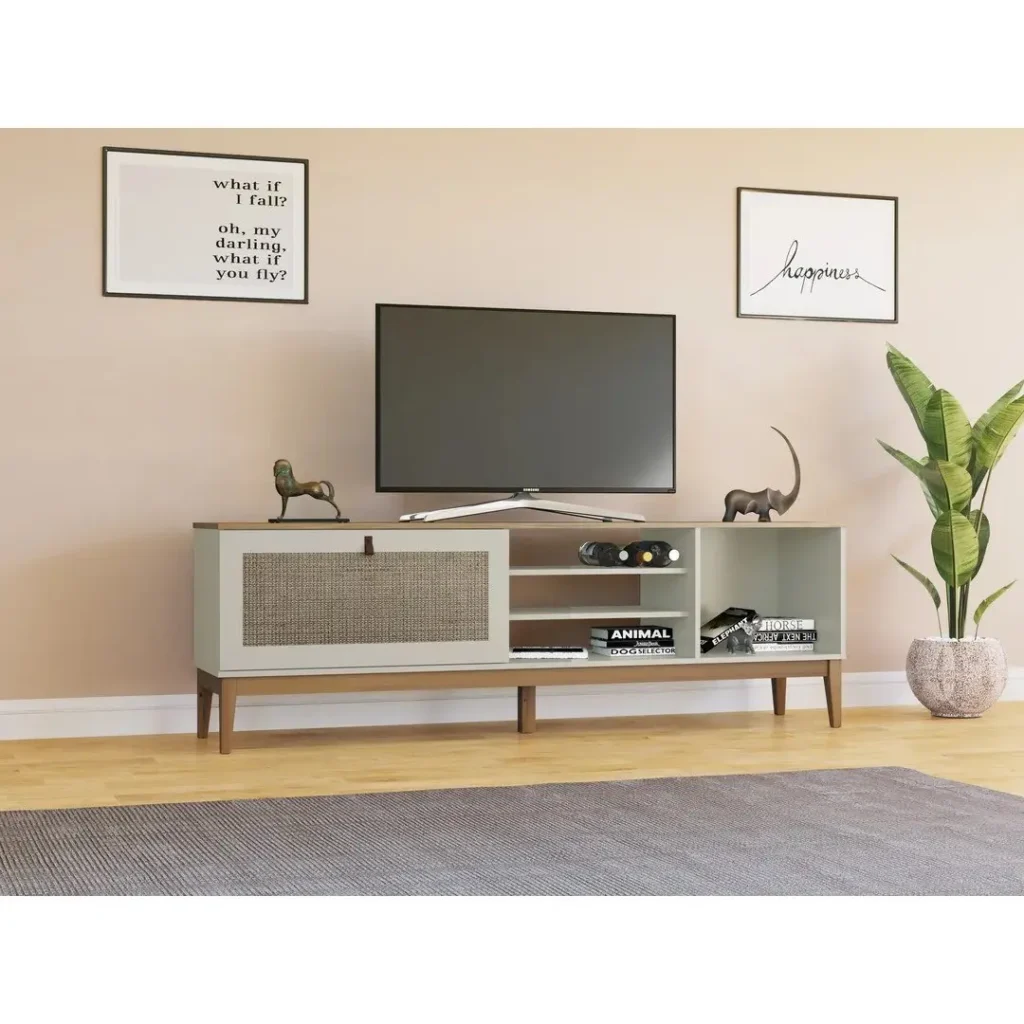 Mueble de TV moderno con puerta de ratán y pantalla plana en sala. by Remates Narvaja