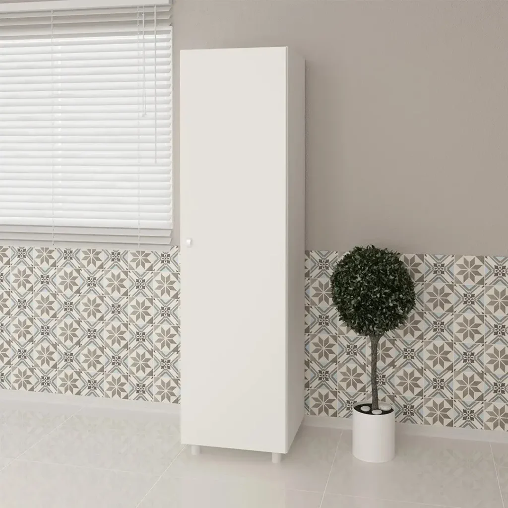 Armario multiuso blanco alto con azulejos decorativos y planta. by Remates Narvaja