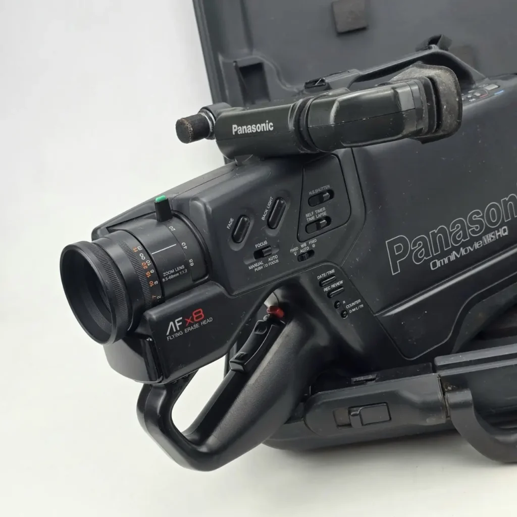 Videocámara Panasonic OmniMovie VHS HQ negra vintage. by Remates Narvaja