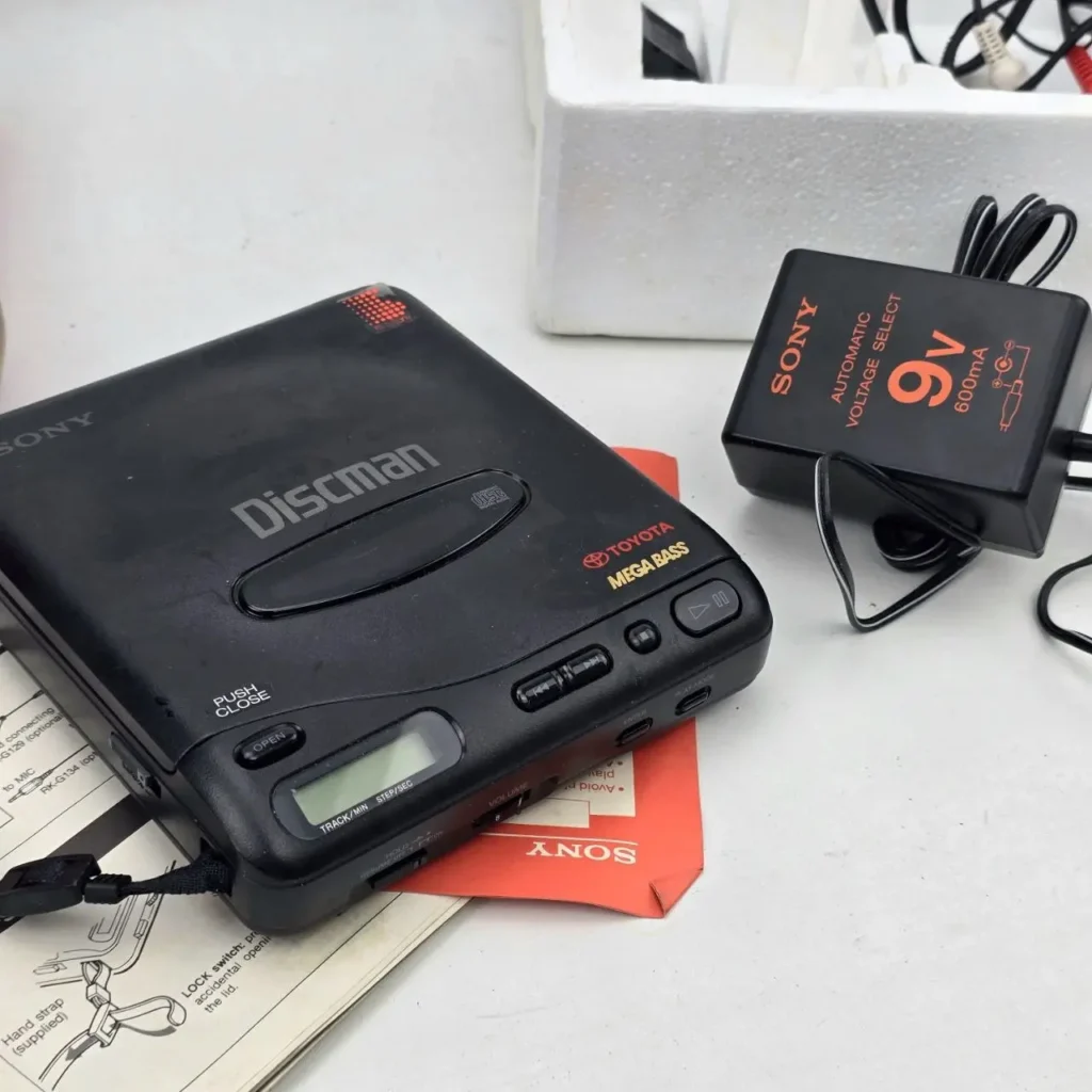 Sony Discman negro Toyota Mega Bass con adaptador de corriente. by Remates Narvaja