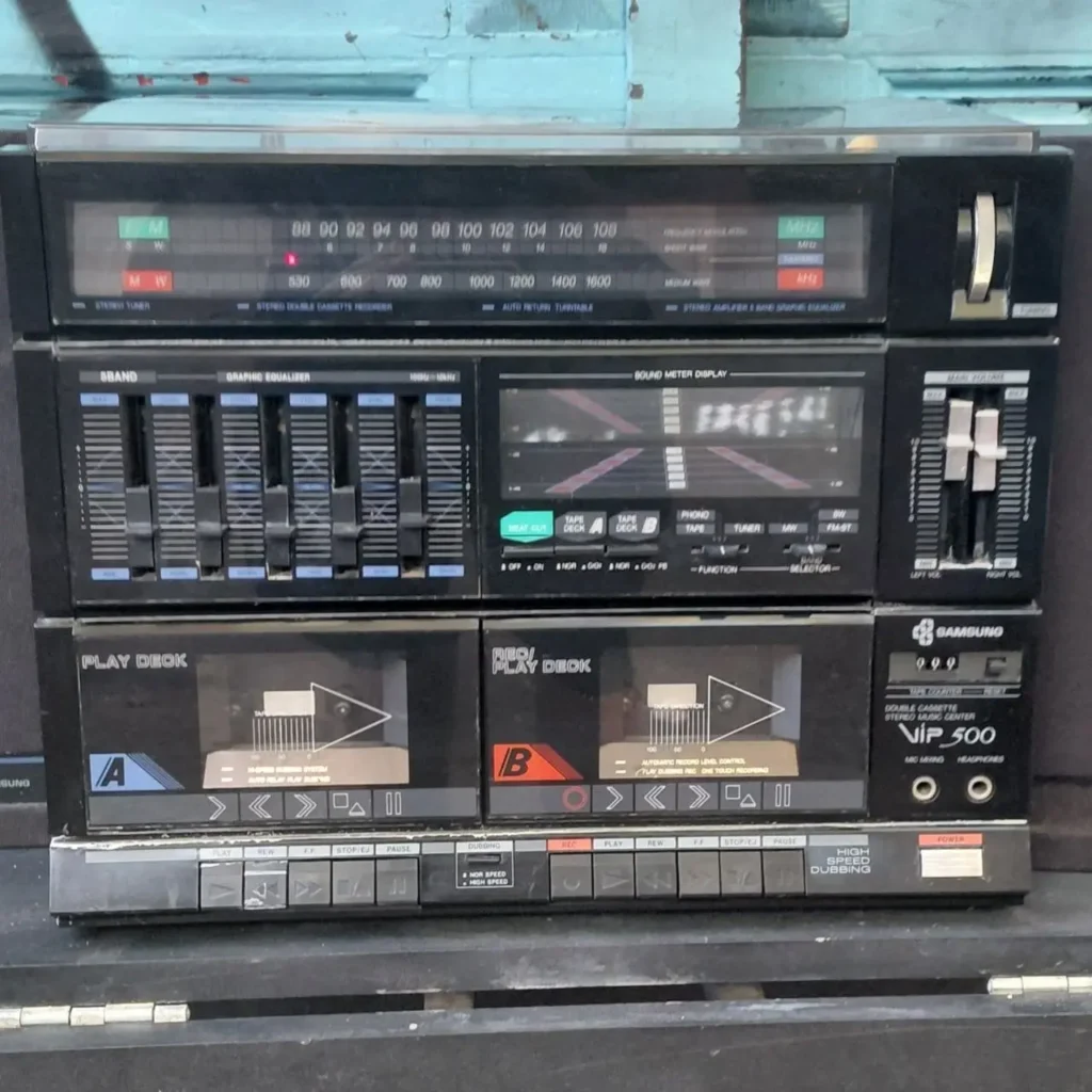 Sistema estéreo retro Samsung VIP 500 con doble casetera, ecualizador gráfico y radio. by Remates Narvaja