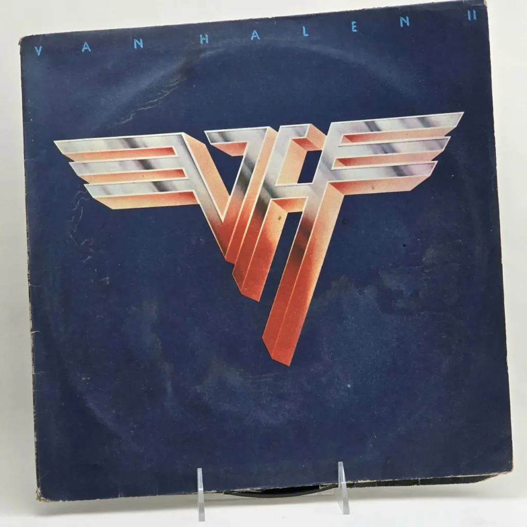 Portada del álbum Van Halen II con el logo clásico de VH. by Remates Narvaja