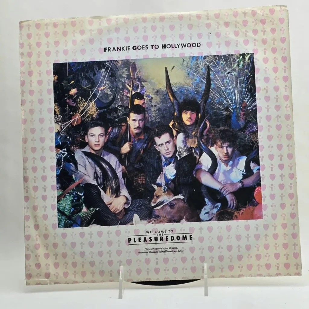 Portada del álbum Frankie Goes to Hollywood "Welcome to the Pleasuredome", con los miembros de la banda en un entorno surrealista, rodeados de animales by Remates Narvaja