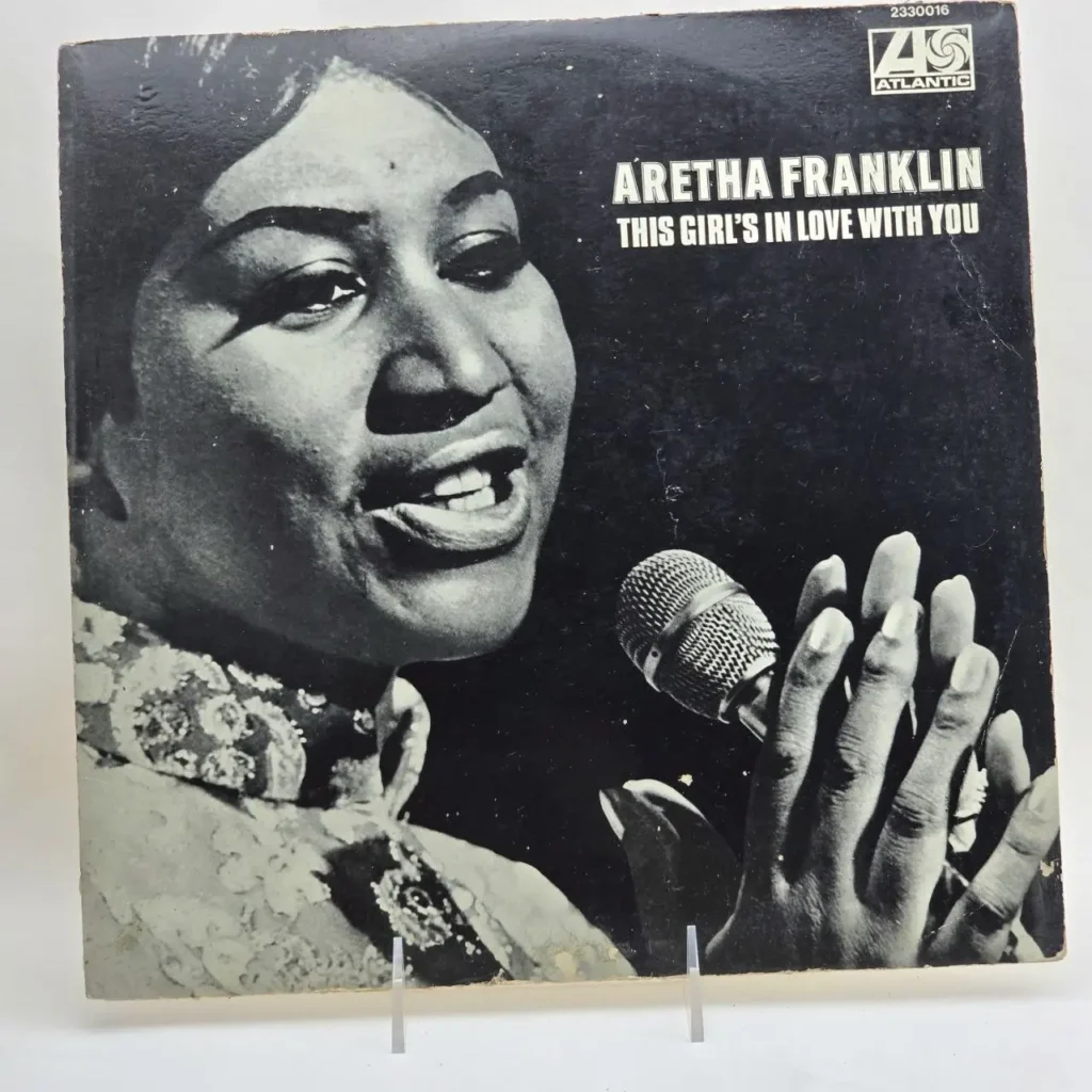 Aretha Franklin "This Girl's In Love With You" álbum de vinilo, foto en blanco y negro de ella cantando en un by Remates Narvaja