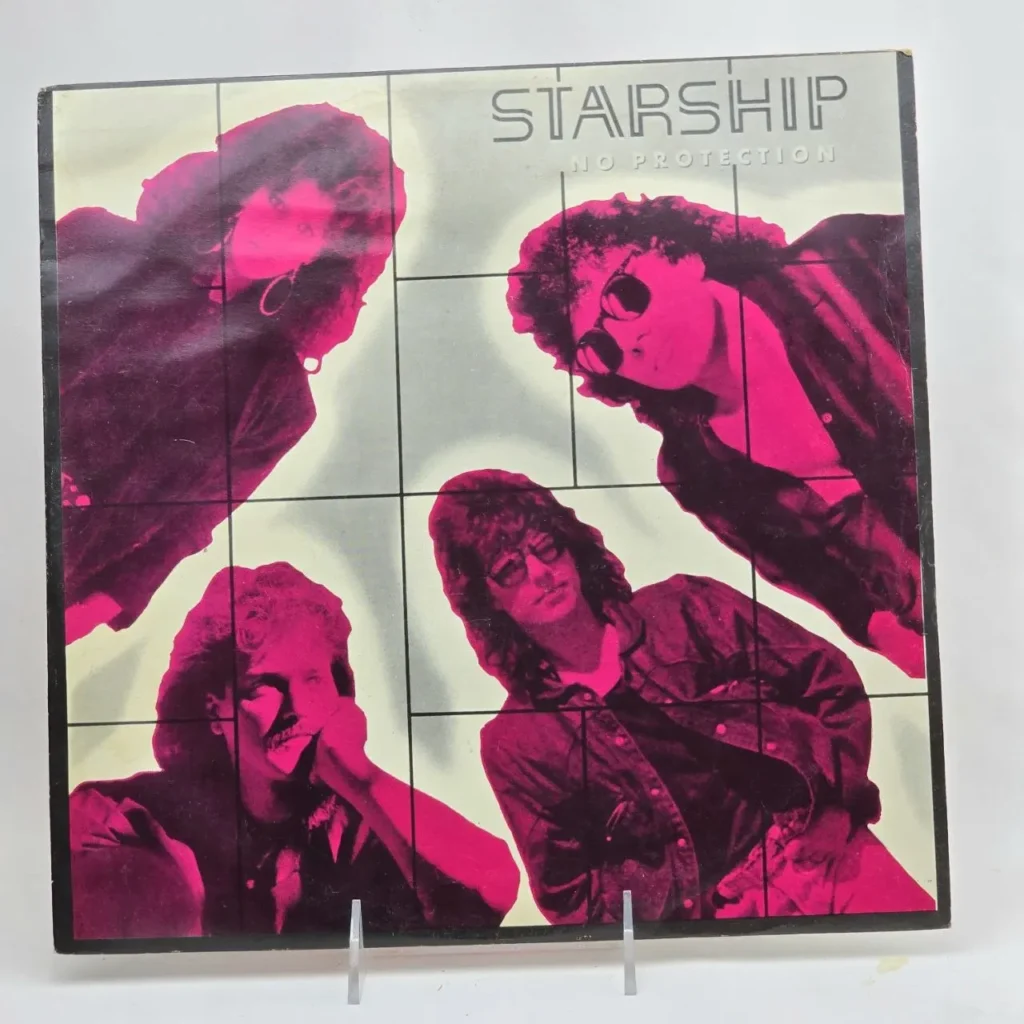Portada del álbum Starship No Protection con cuatro miembros de la banda en tonos magenta. by Remates Narvaja