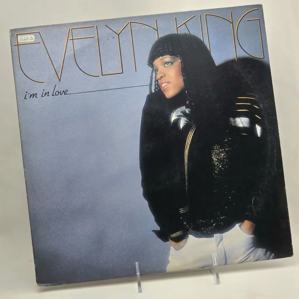 Álbum de vinilo de Evelyn King "I'm in Love" con la artista en la portada. by Remates Narvaja