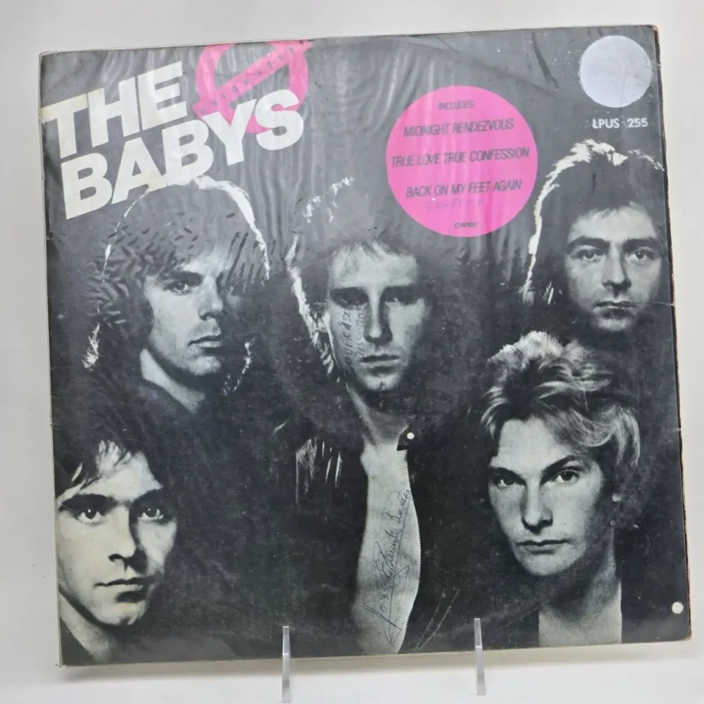 Portada de álbum de vinilo "The Babys" con la banda en blanco y negro y lista de canciones. by Remates Narvaja